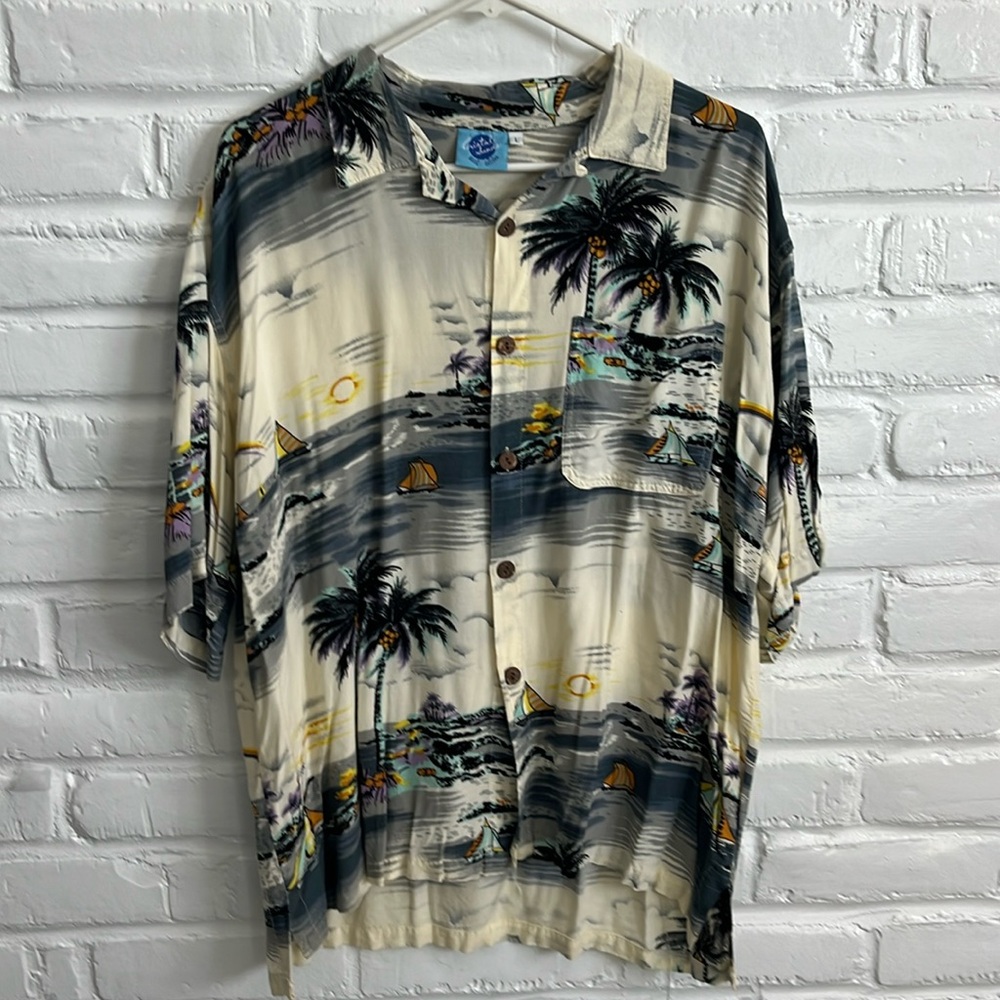 Men’s large Hawaiian print shirt